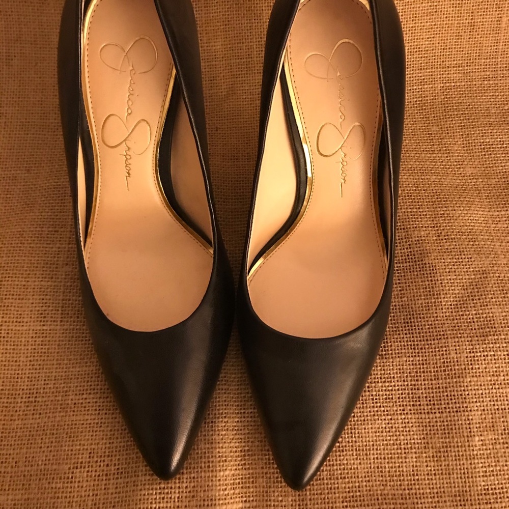 Jessica Simpson Black Leather Pumps